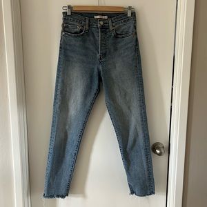 Levi’s wedgie straight jeans size 28 light wash